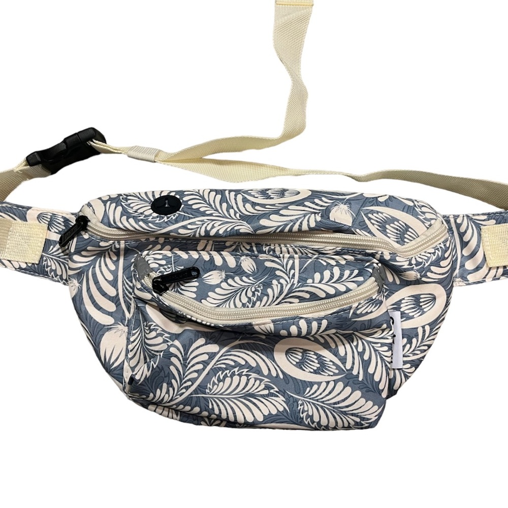 Sportsnew Blue and Cream colored Fanny pack belt bag lots of pockets